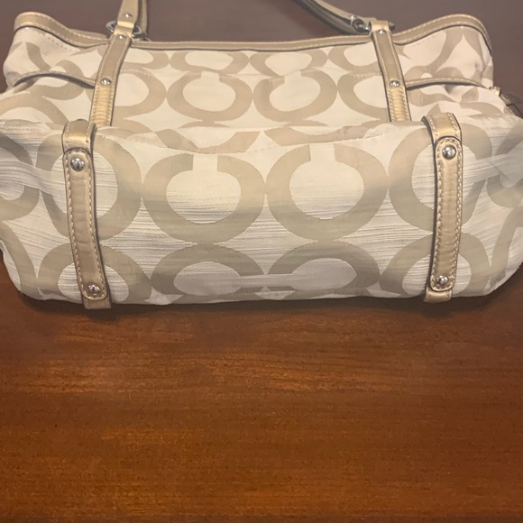 COPY - Authentic cross body/shoulder Coach purse. - Picture 5 of 13